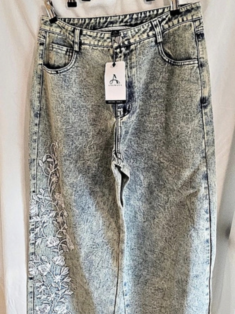 Anewsta Embroidered Wide Leg Jeans in Washed Blue Size Large NWT
